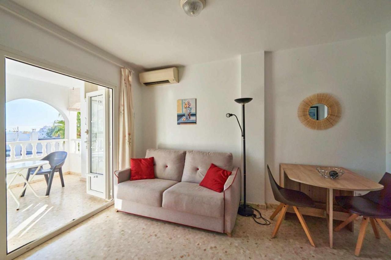 Balcon De Piscina Parking Apartment