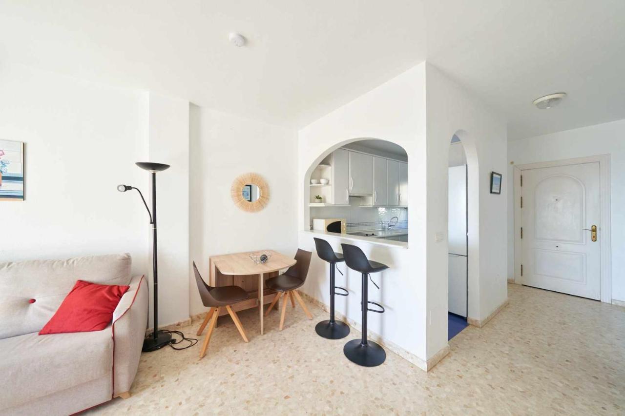 Balcon De Piscina Parking Apartment