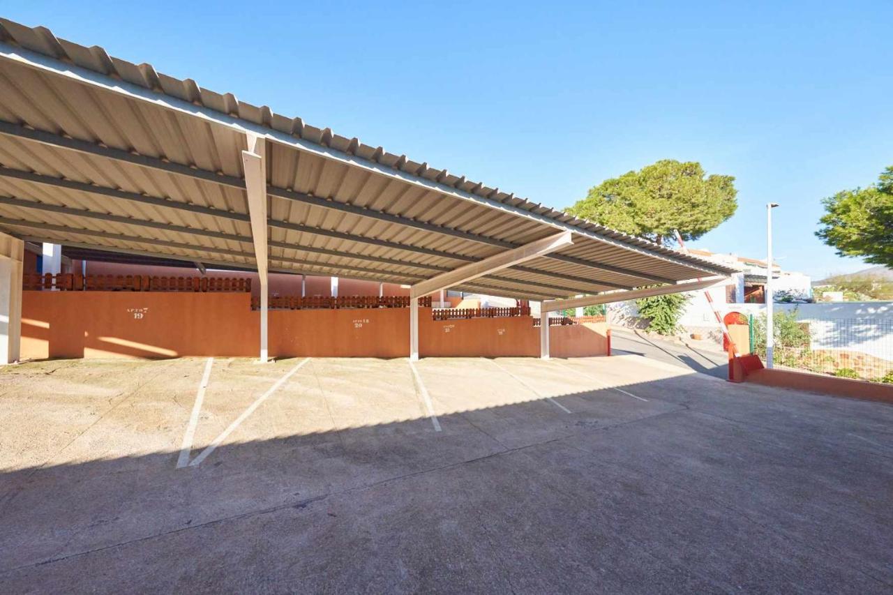 Balcon De Piscina Parking Apartment