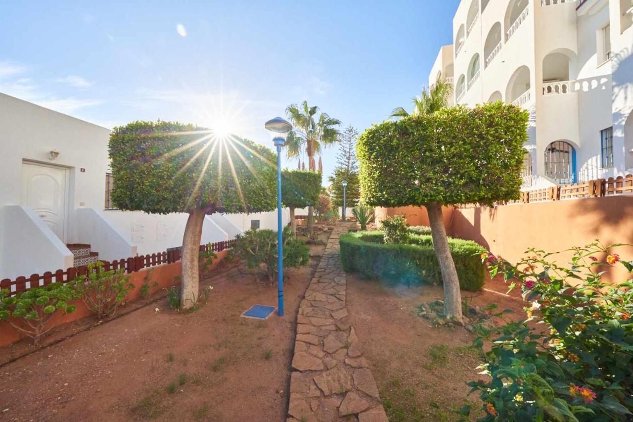 Balcon De Piscina Parking Apartment