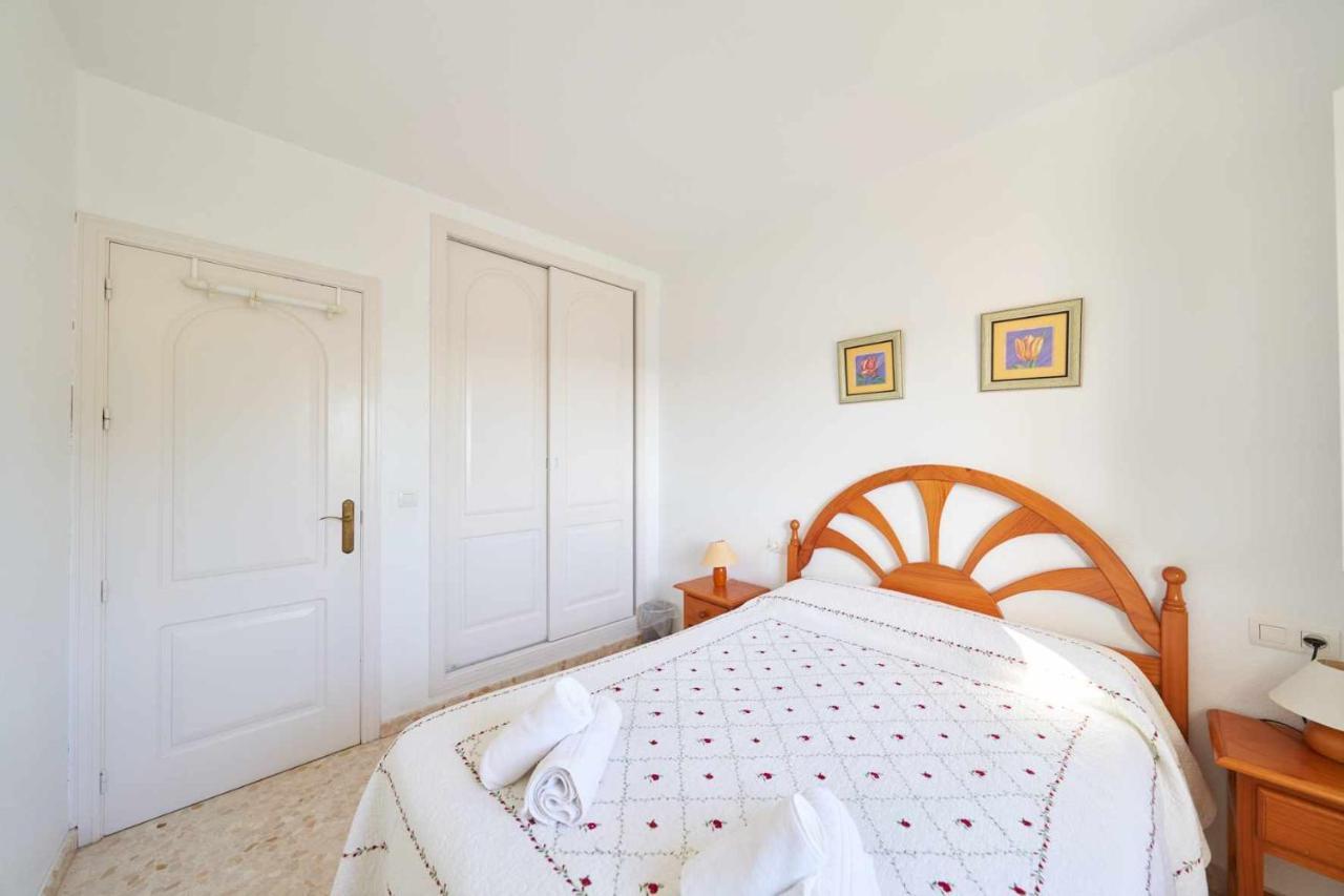 Balcon De Piscina Parking Apartment